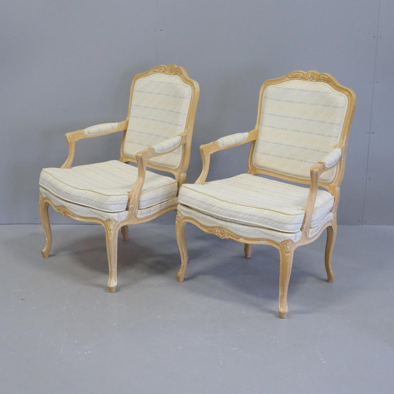 A PAIR OF ARMCHAIRS, ROCOCO STYLE.