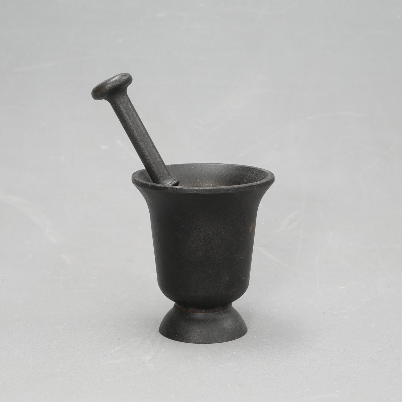 MORTEL med støder, støbejern, Ronneby, Sverige.