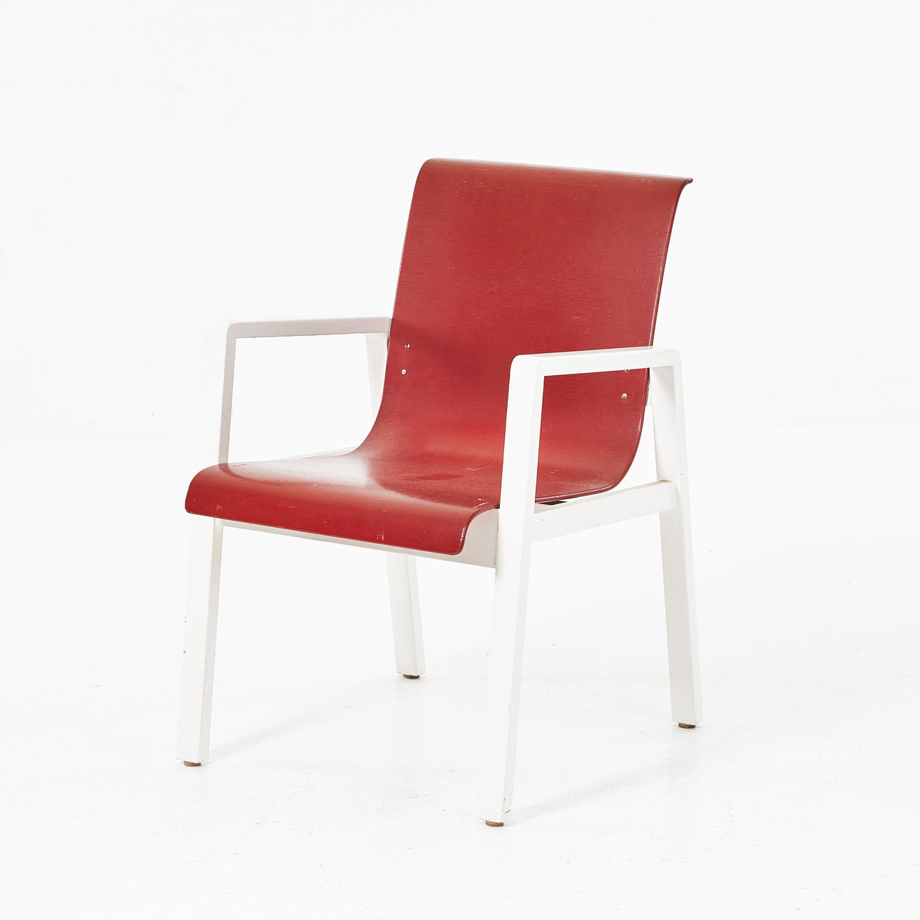 ALVAR AALTO. Armchair, model no. 403, Produced by HuokeKalu-ja Rakennustyötehdas Oy Turku, 1930s.