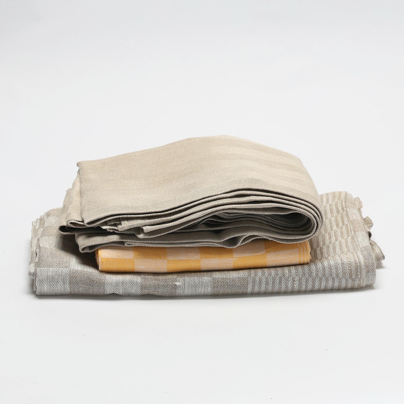 LINEN TABLECLOTHS. 3 pcs, linen tablecloths.