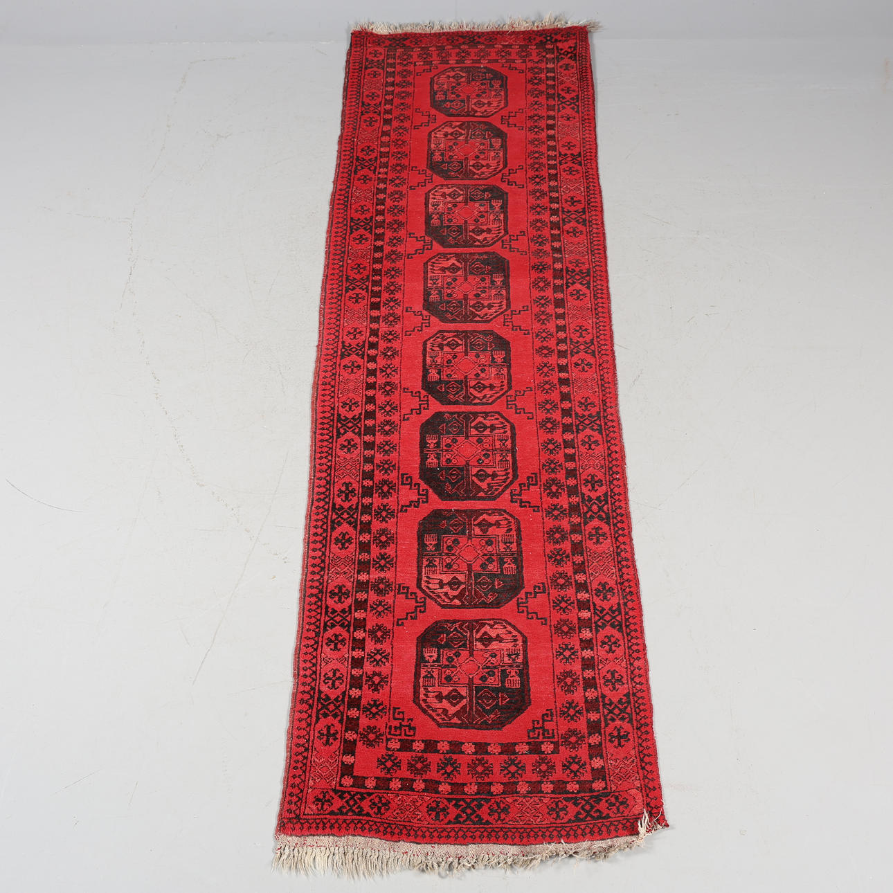 GALLERY CARPET, hand-knotted, 296 x 81 cm.