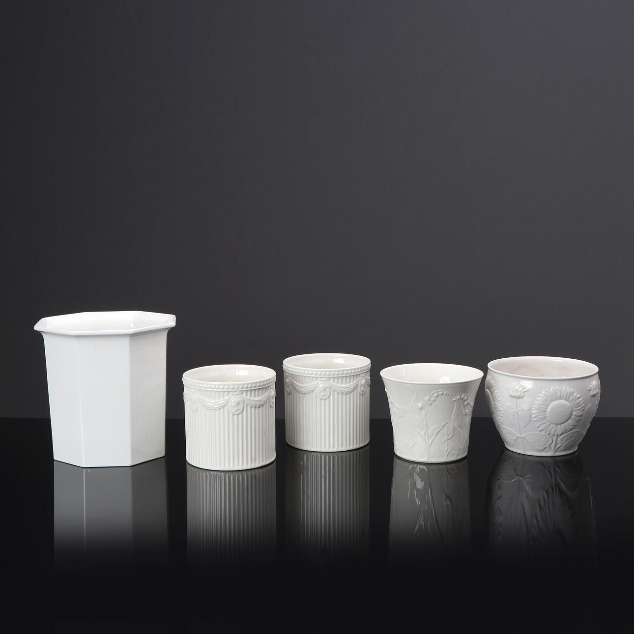 GUSTAVSBERG, OUTER LINING, FIVE PCS. Ceramics.