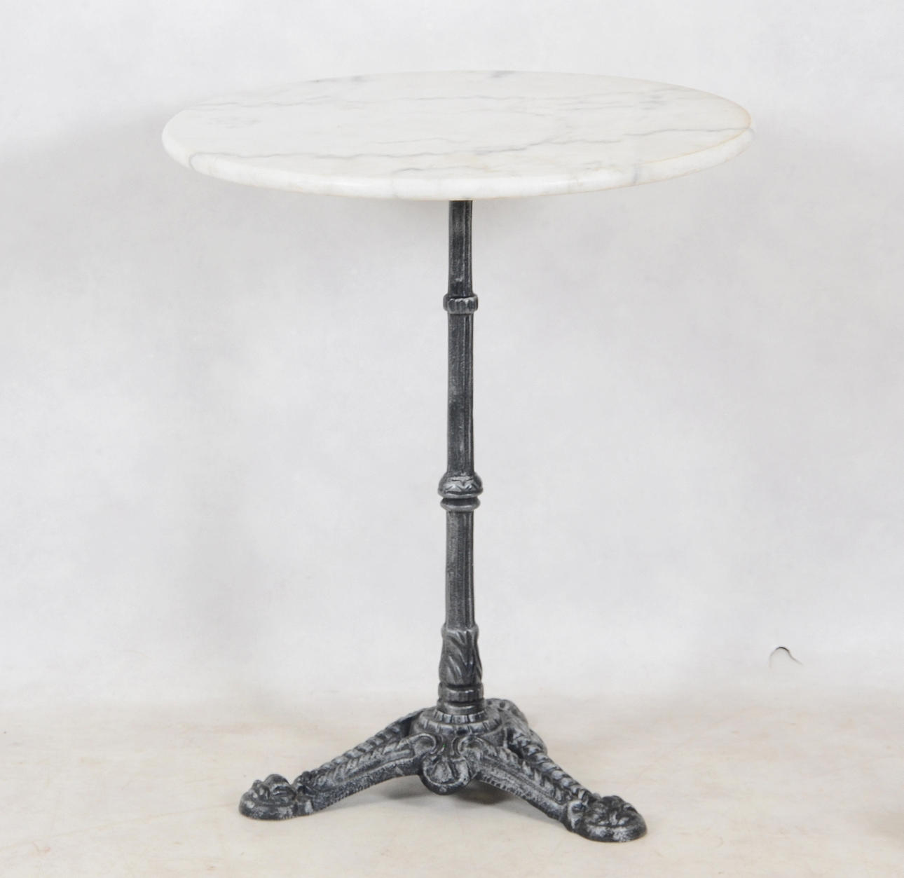 CAFÉBORD, metall med marmorskiva, modern tillverkning.