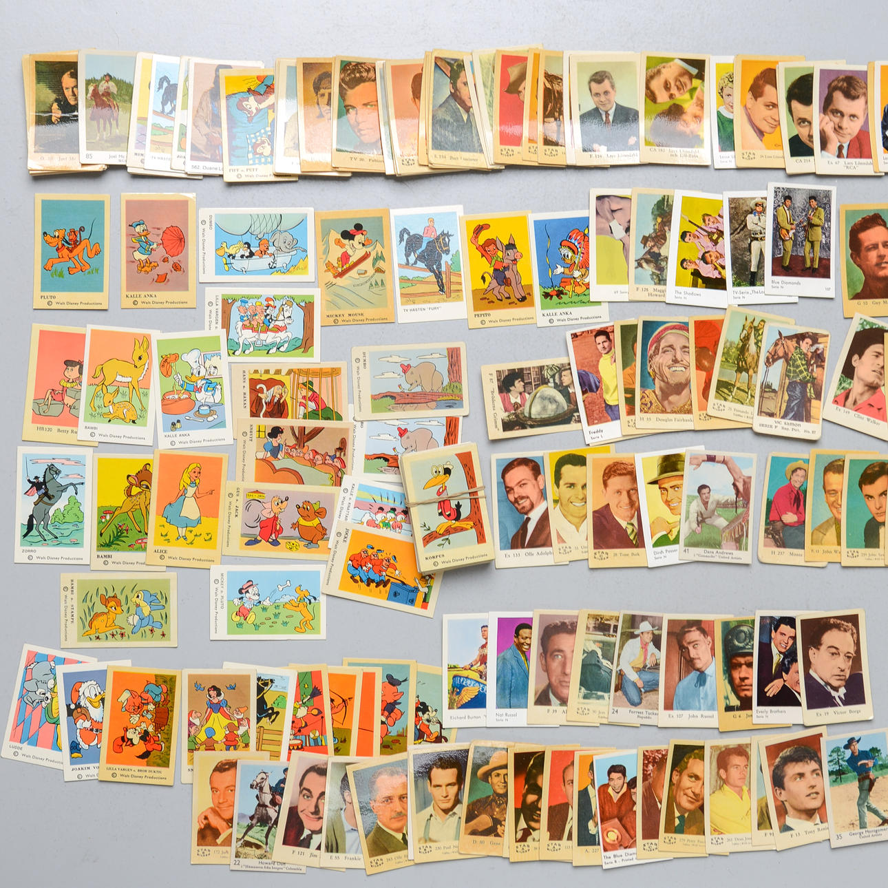 SAMLEOBJEKTER, herunder „Filmisar“ og Walt Disney Productions.