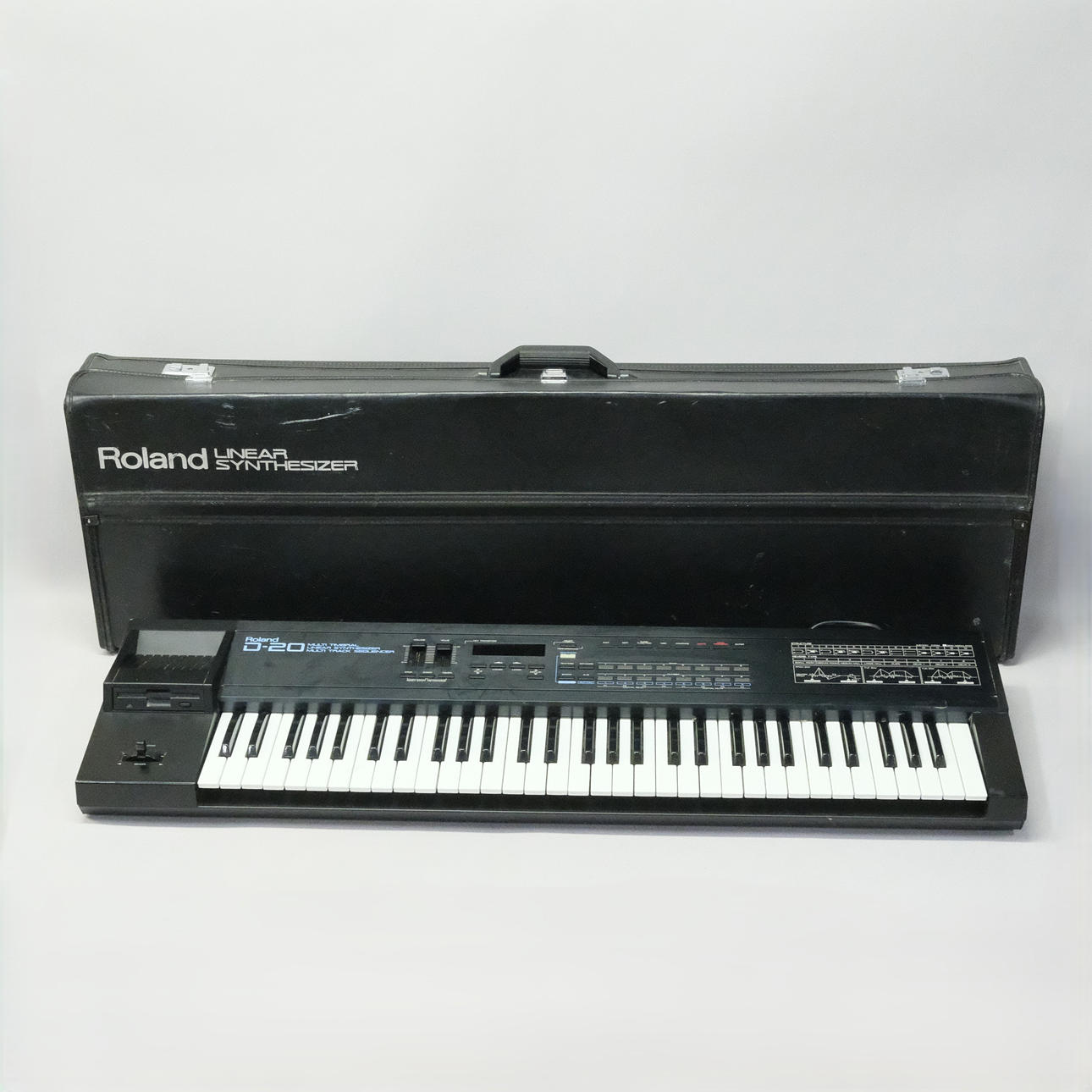SYNTHESIZER ROLAND D-20.