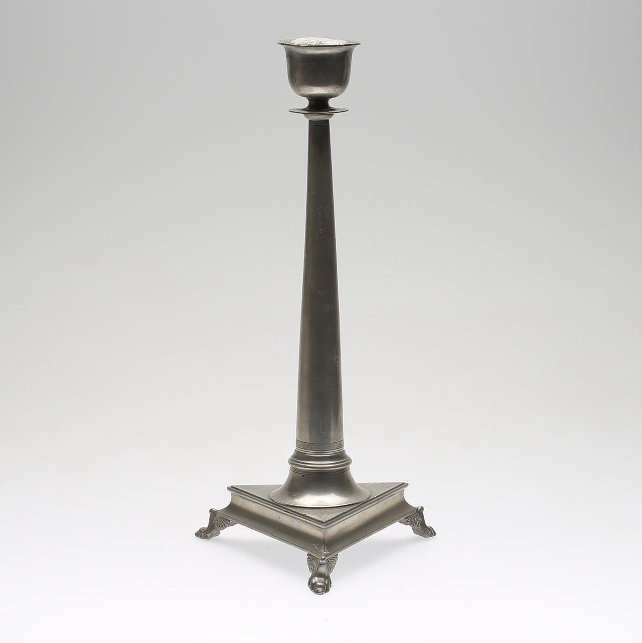 LAMPFOT, tenn, Astrid Aagesen, Hälsingborg, 1900-talets första hälft.