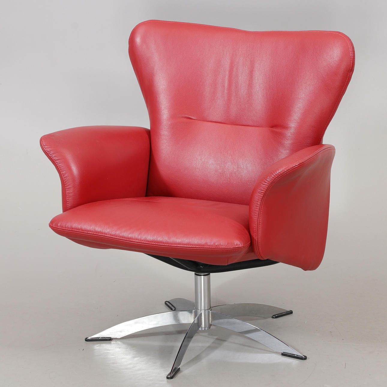 HJORT KNUDSEN. Drejelænestol, læder, Danmark, 2000'erne.