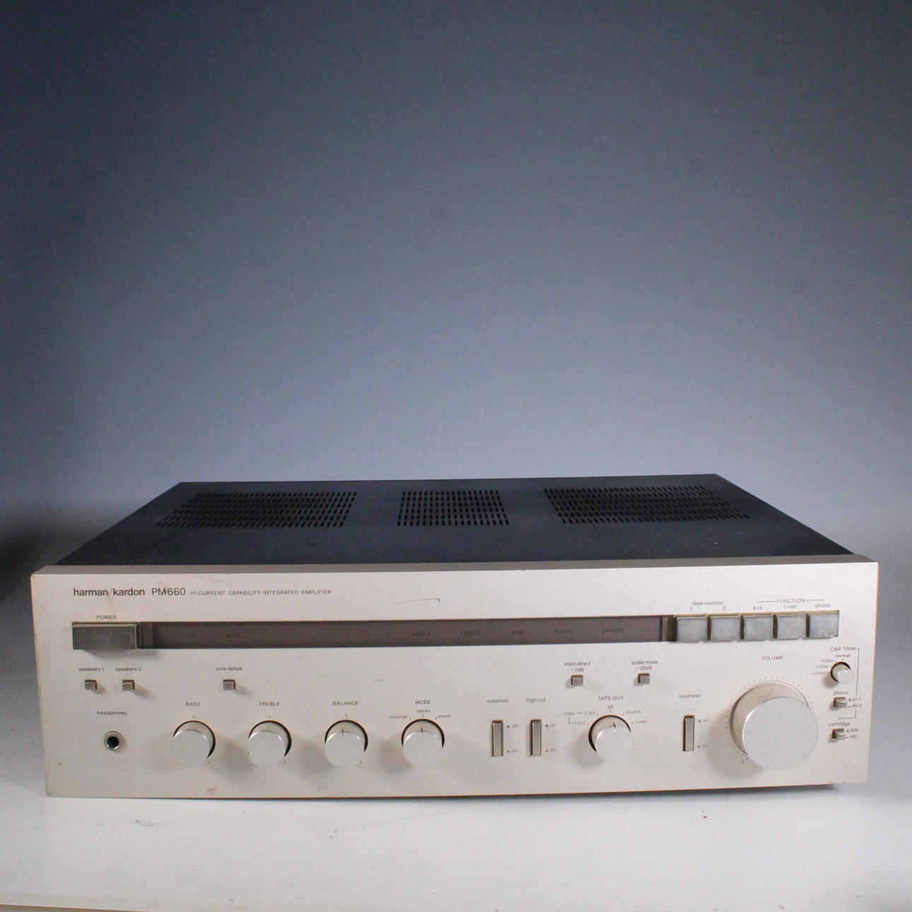 HARMAN KARDON. Integrated amplifier, model “PM660”, 1980s.