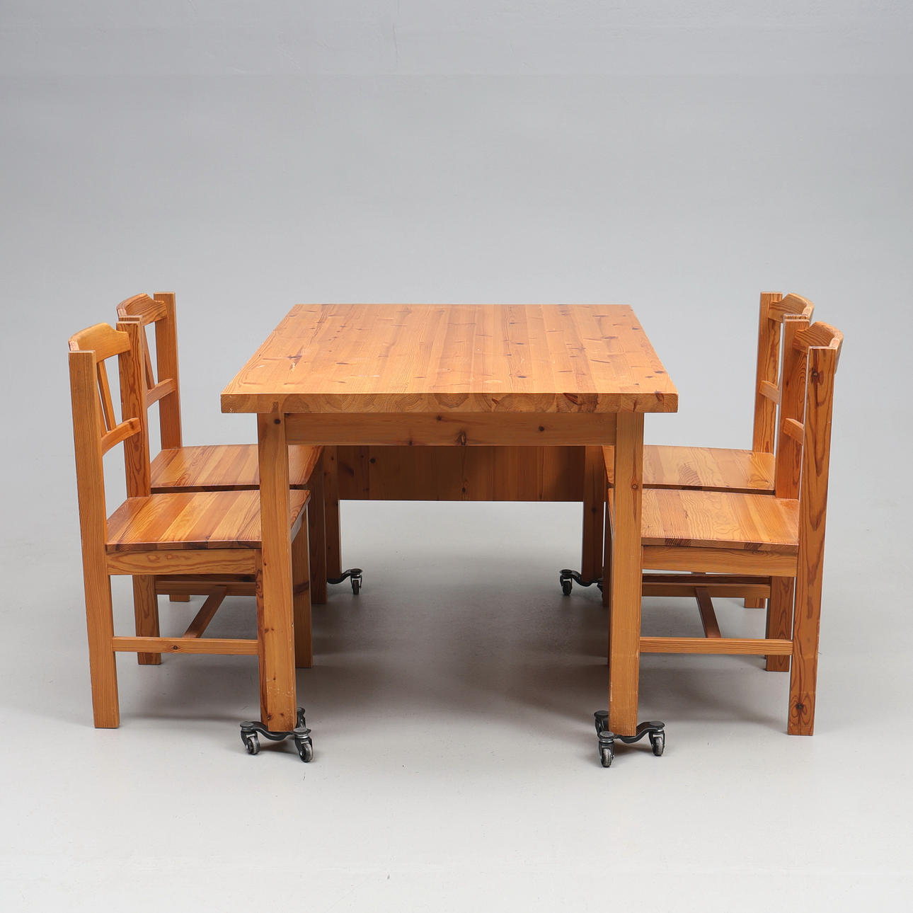 DINING GROUP. A 5-piece, pine wood, 1970s.