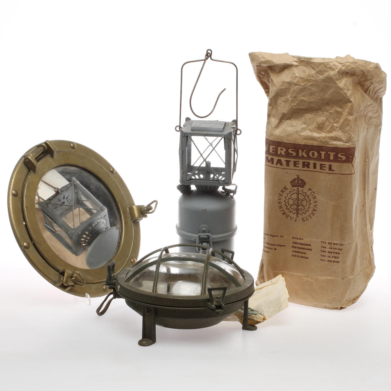 ARMATURER samt SPEGEL, 3 delar, 1900-tal.