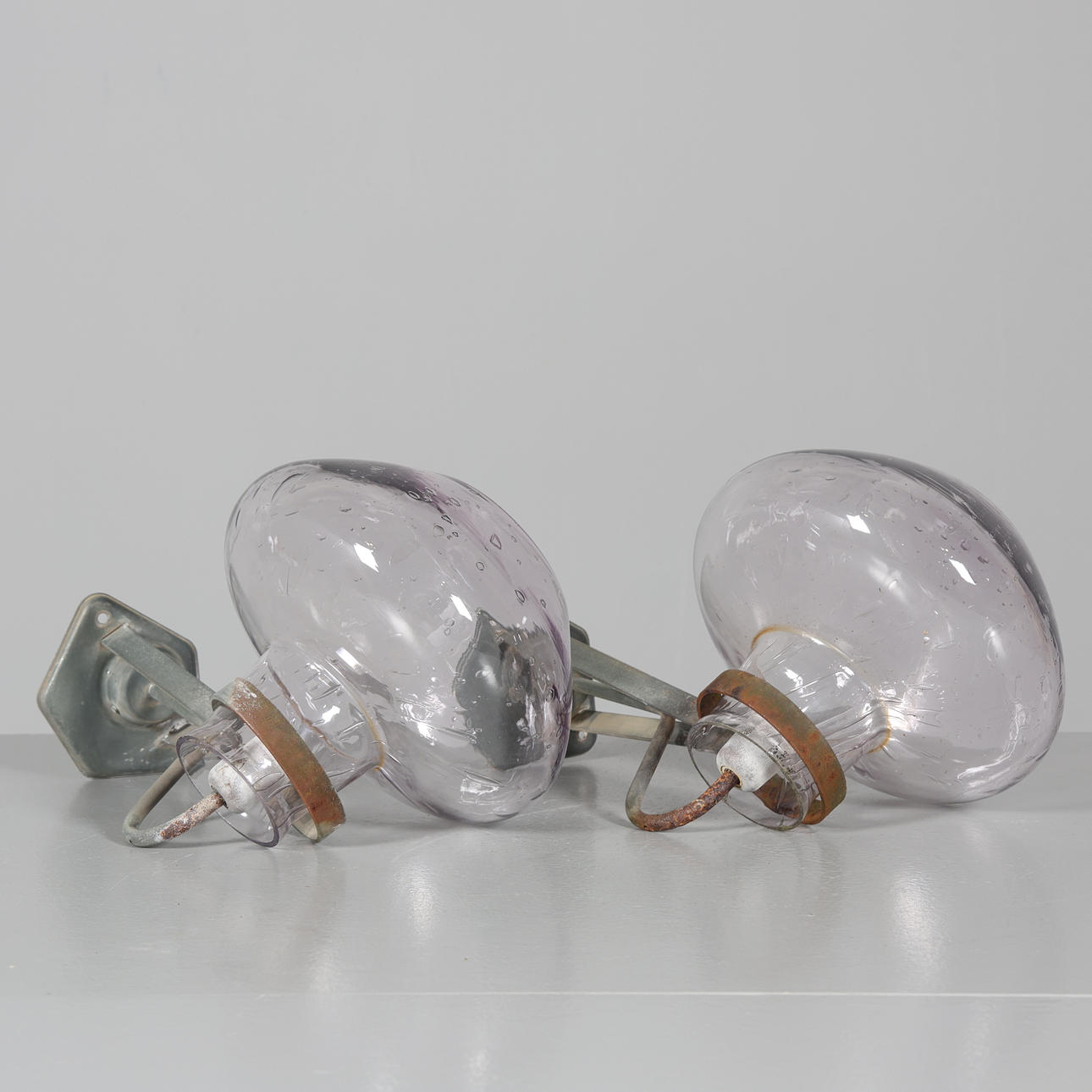 gunnar-asplund-v-gglampor-1-par-glas-och-metall-utebelysning-1900