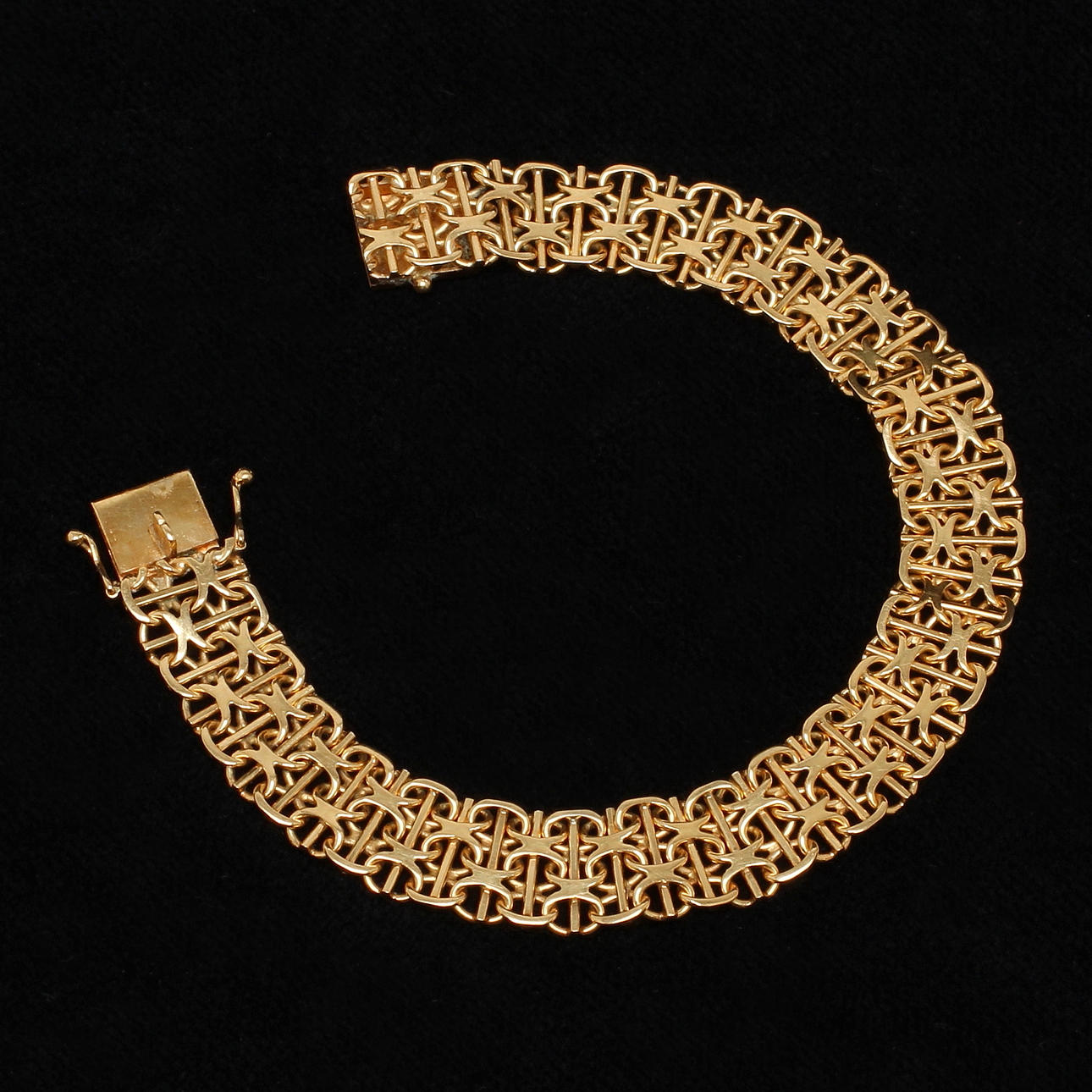 ARMBAND, 18k guld, stämplad BHG, Stockholm, 1972.