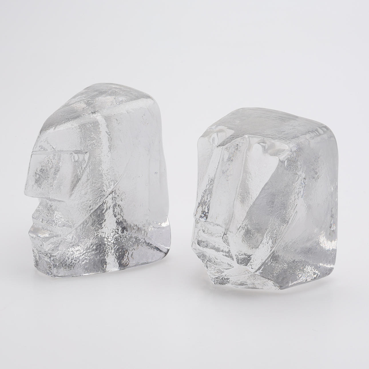 ERIK HÖGLUND. BUCHSTÜTZEN, ZWEITEILIG, BODA.