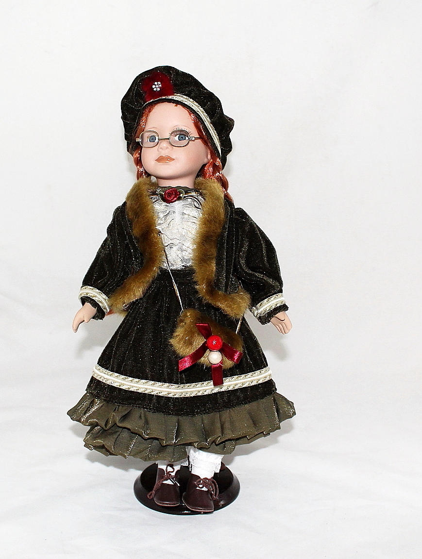 DOCKA, prydnad, porslin, i exklusivt utförande, troligtvis från 1950-talet.