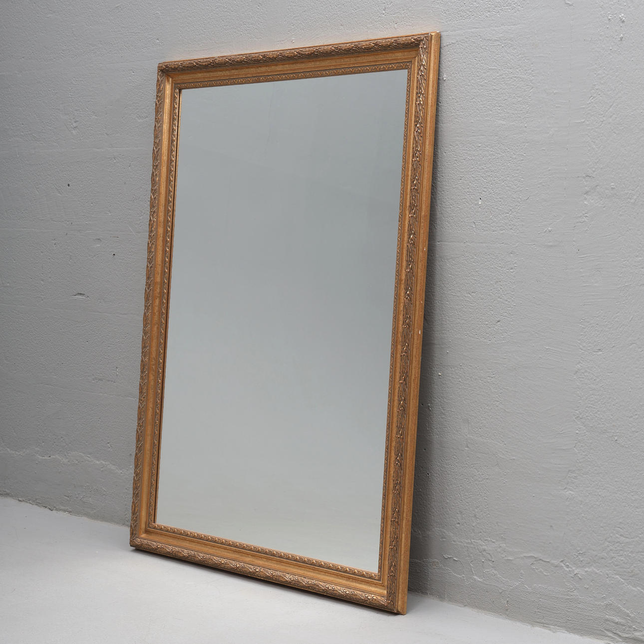 PEILI. 1900-luku, lehtien koristelu.