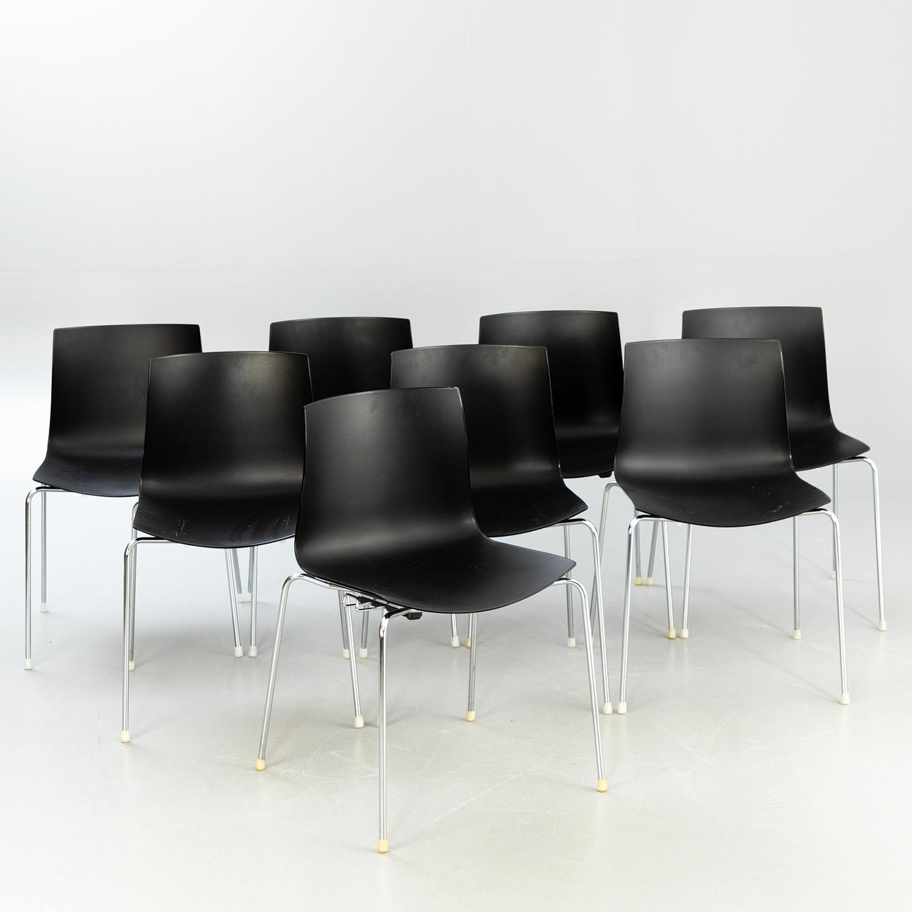 Arper 8 stacking chairs Catifa 46 (8).