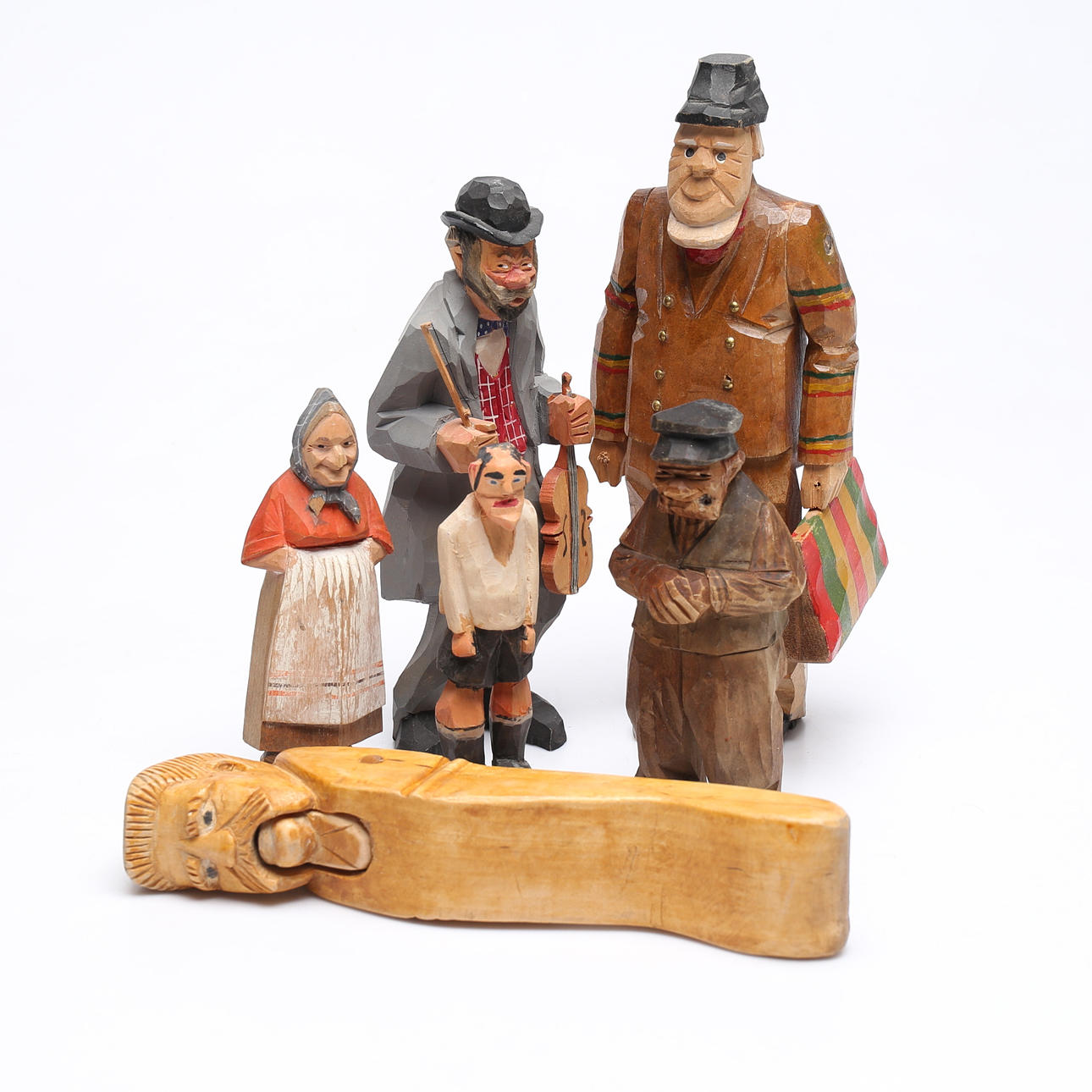 WOODEN BARS and NUTCRACKERS, 6 pieces.