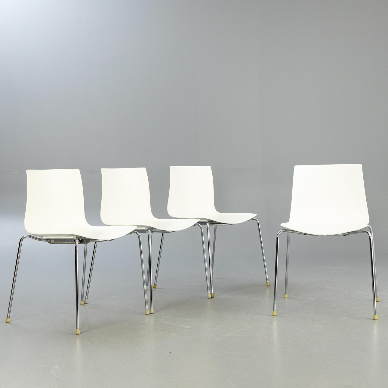 Arper, stacking chairs Catifa 46 (4).