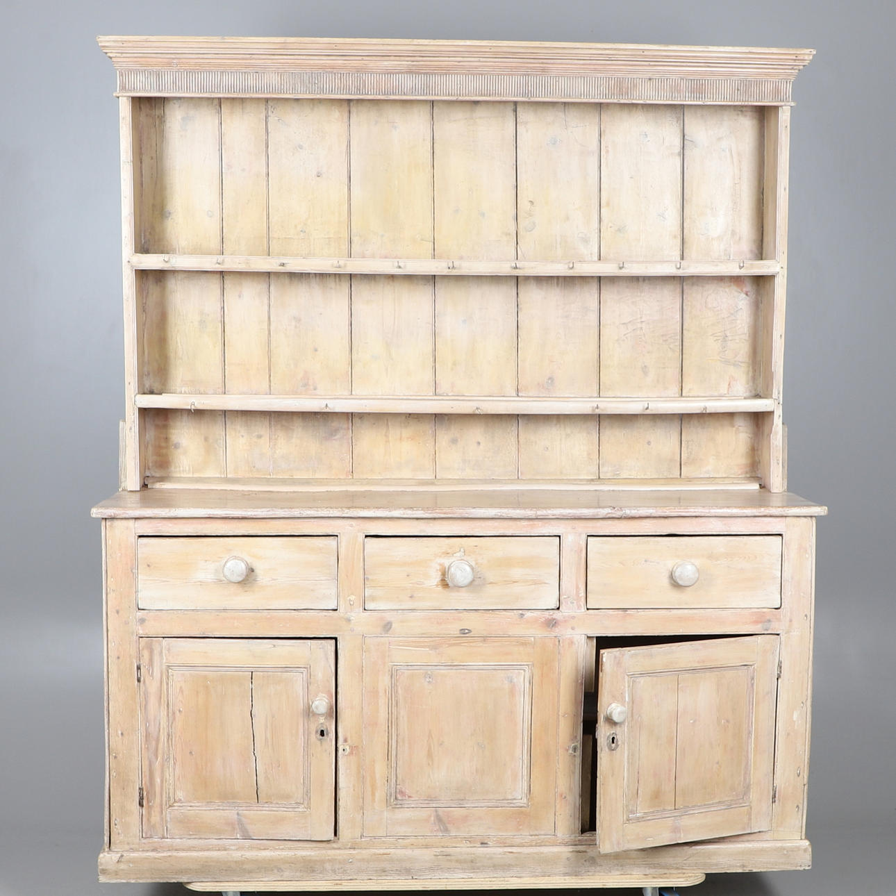 A VICTORIAN PINE KITCHEN DRESSER.