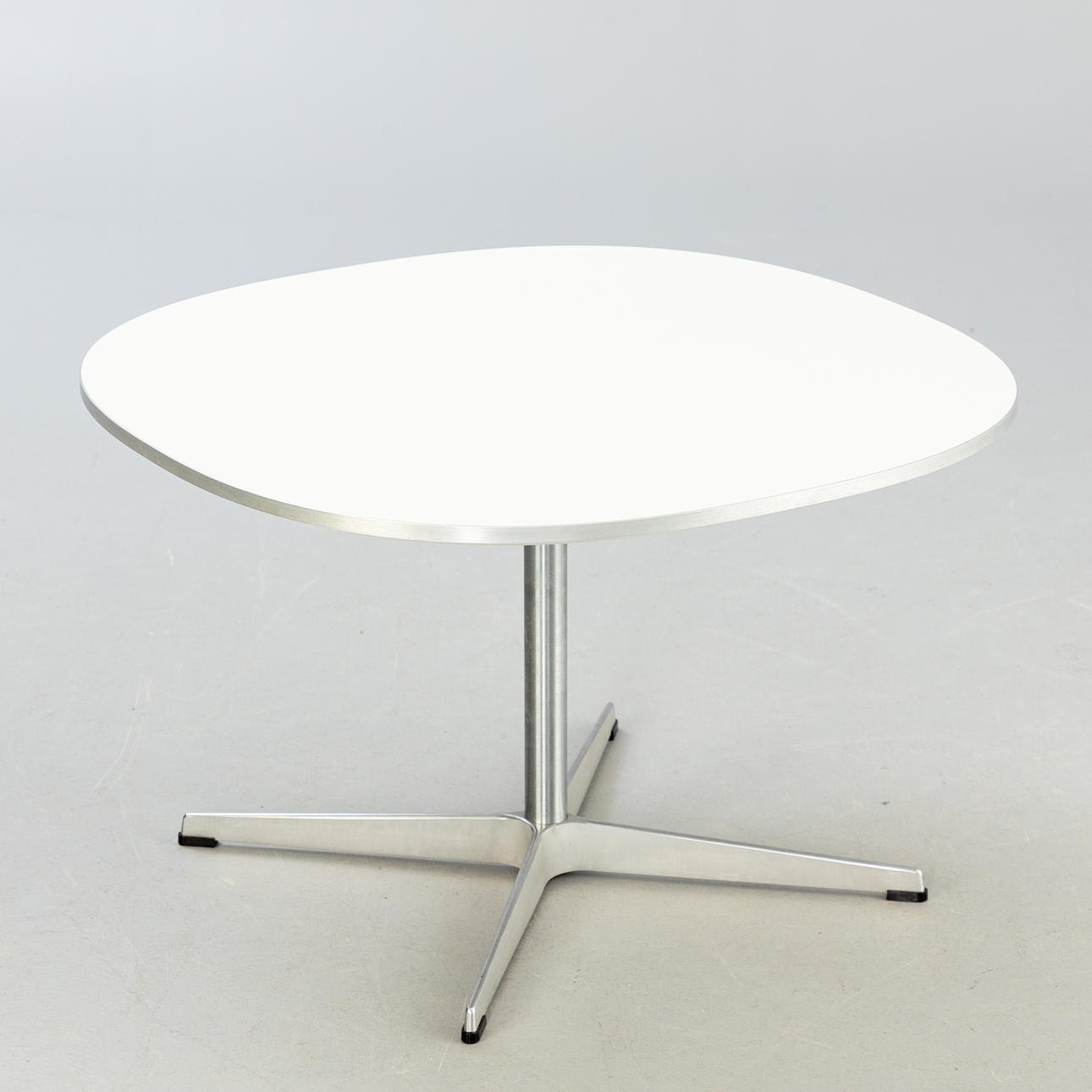 PIET HEIN, BRUNO MATHSSON & ARNE JACOBSEN. Fritz Hansen. 'Supercircular 'coffee table, 'model A202'.
