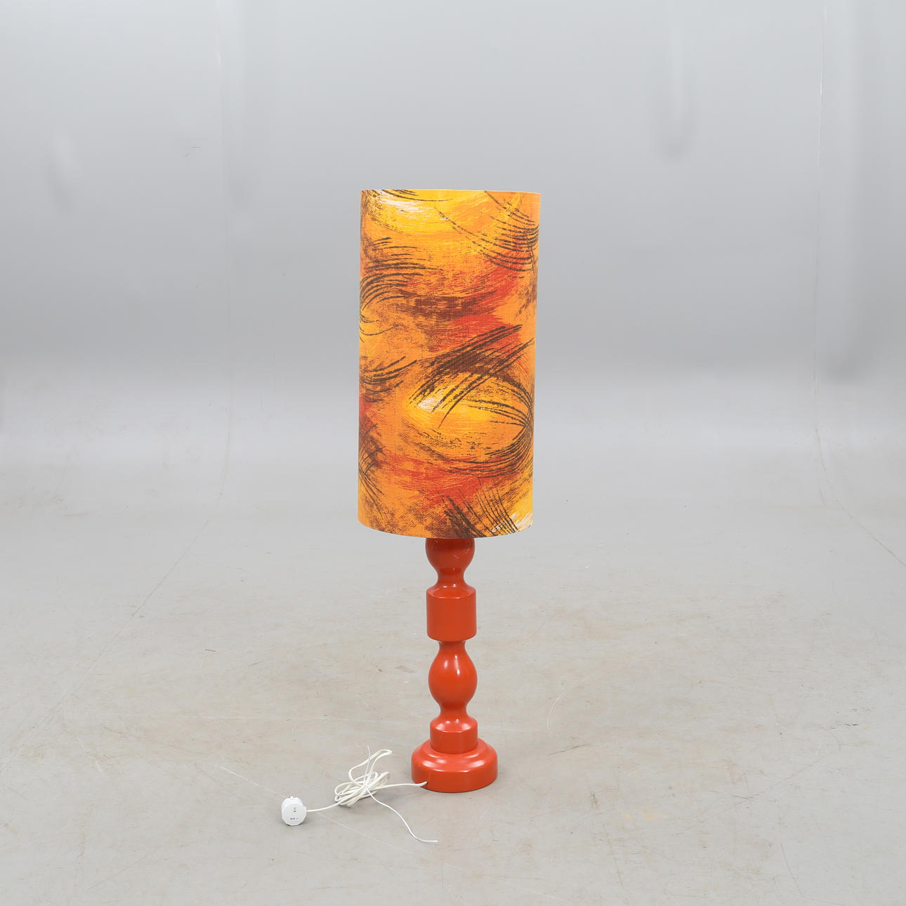 TABLE LAMP, wooden frame, 1960/70's.