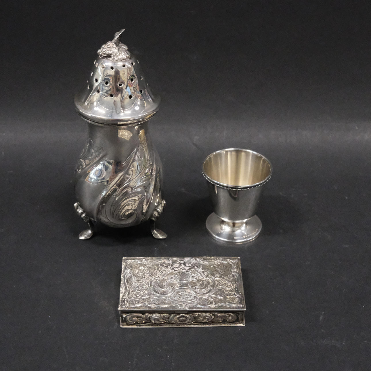 SUGAR BOWL, EGG CUP AND CASE.