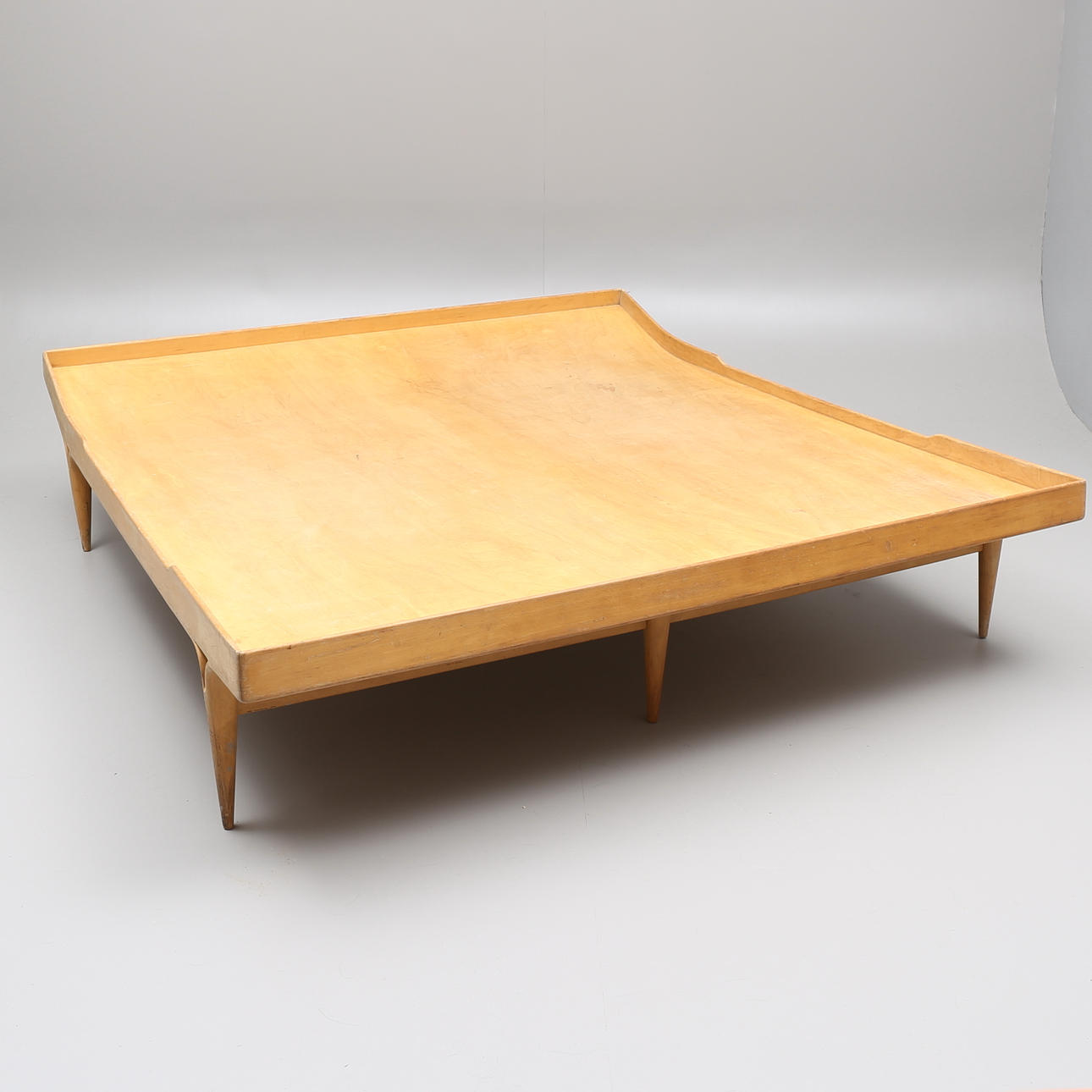 BRUNO MATHSSON. Säng/Dagbädd, "Berlin", formgiven 1957.