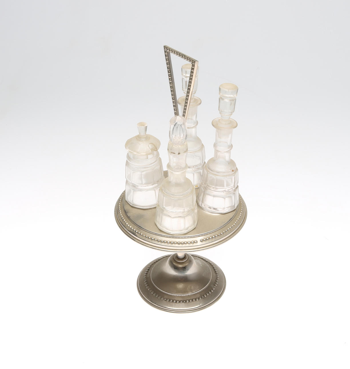 BORDSSTÄLL, metall och glas.