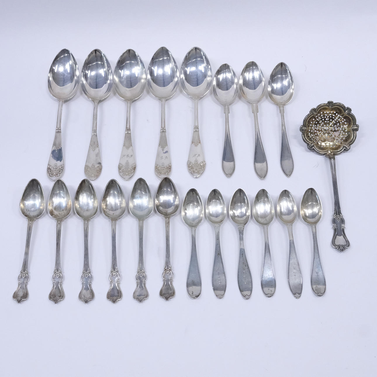 SILVER OBJECTS, 1800/20TH CENTURY, 21 PIECES.