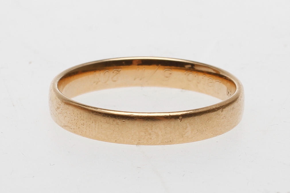 RING, 18k guld, vikt ca 4,9 gram.