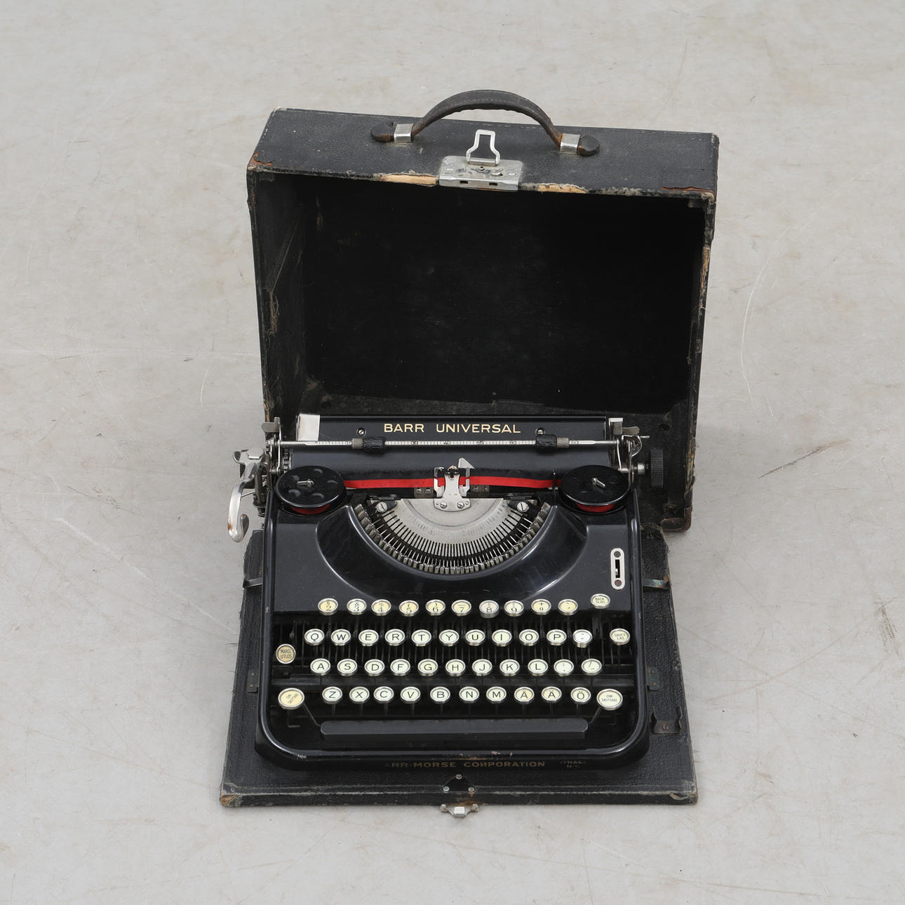 TYPEWRITER, Barr universal, with bag.