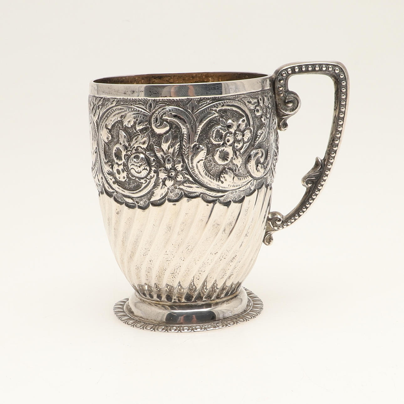 A VICTORIAN SILVER CHRISTENING MUG.
