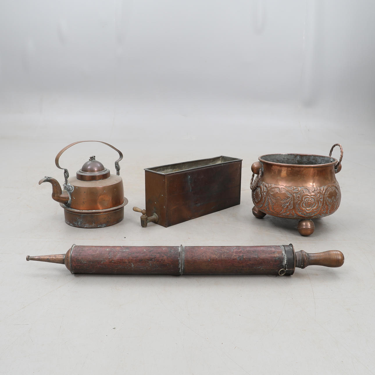 COPPER OBJECTS, 4 pieces.