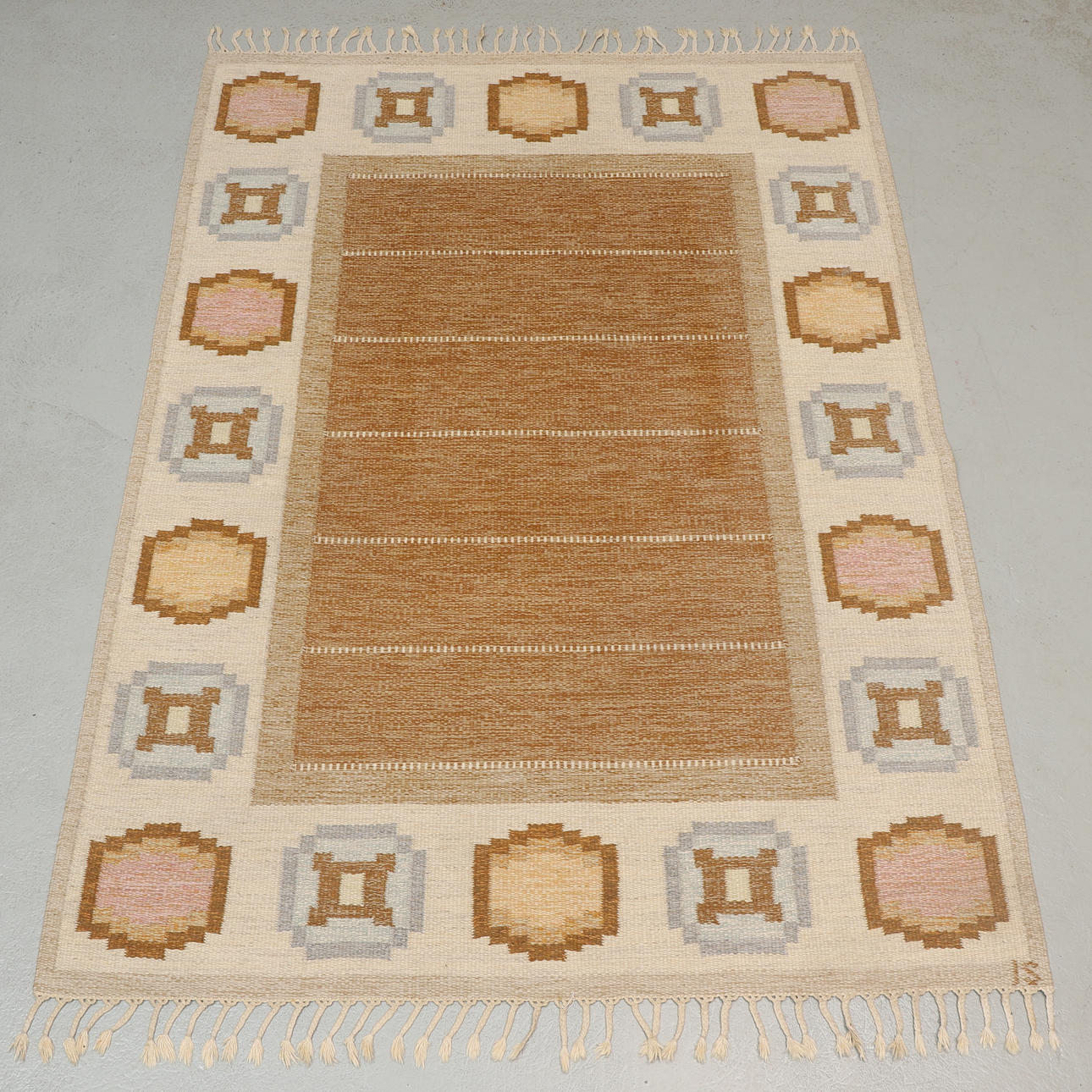 INGEGERD SILOW. Carpet, wicker, signed, approx 230x168 cm.