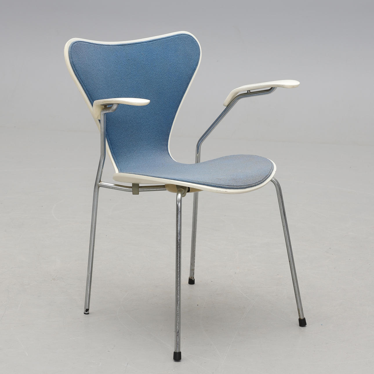 Ein Sessel „Sjuan“, Fritz Hansen 1980.