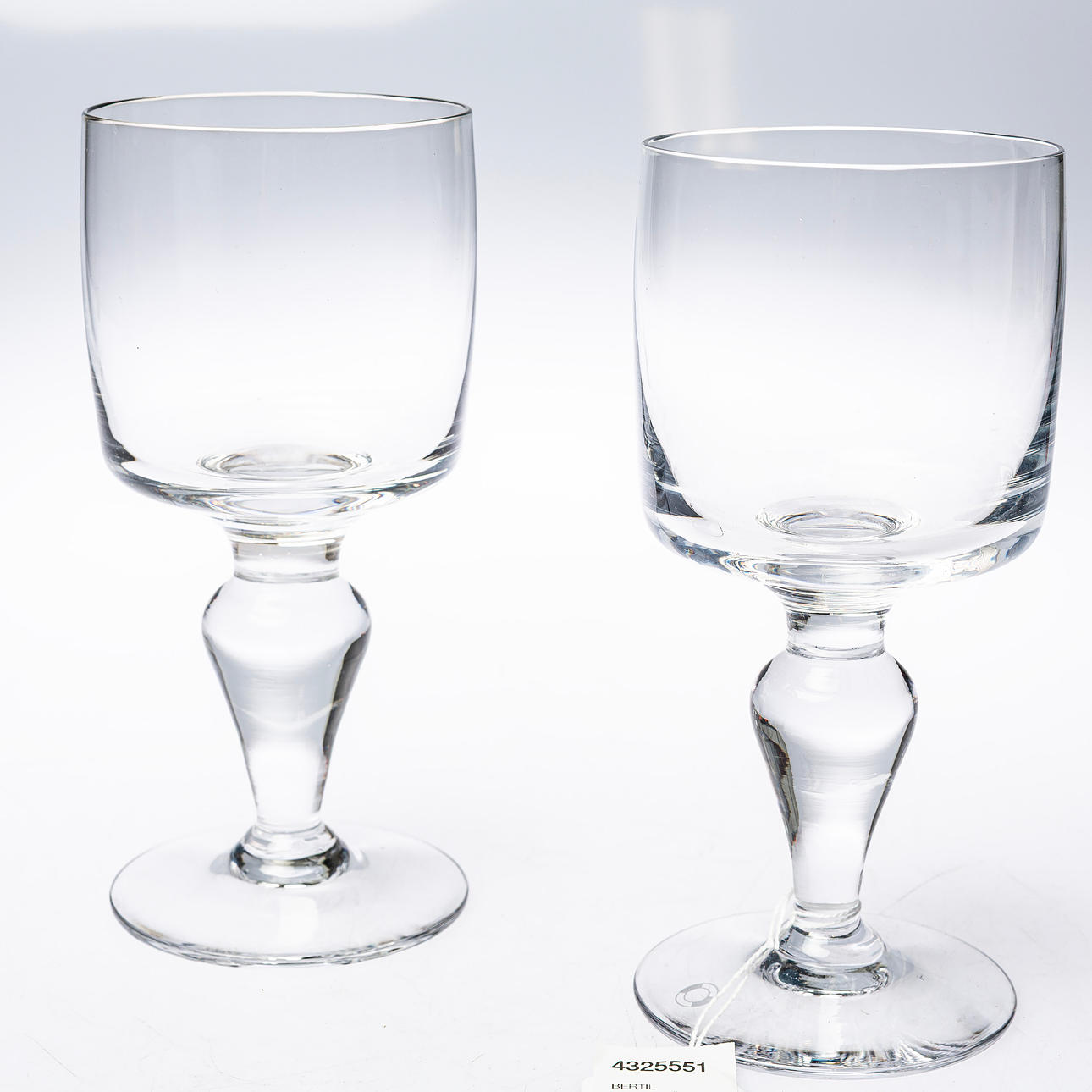 BERTIL VALLIEN. Olutlasit, 13kpl, ”Dragon”, Boda.