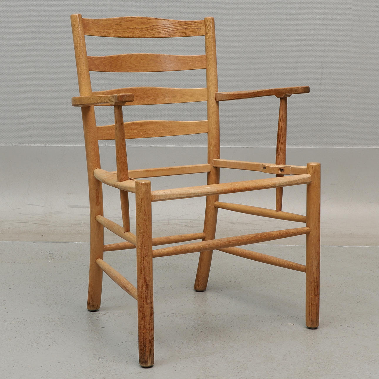 KAARE KLINT. Lænestol, „Kirkestolen“, træ.