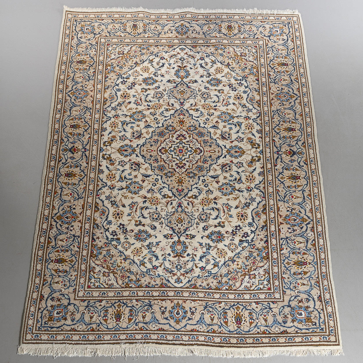 PERSISK TÆPPE, formentlig Keshan, ca 308 x 201 cm.