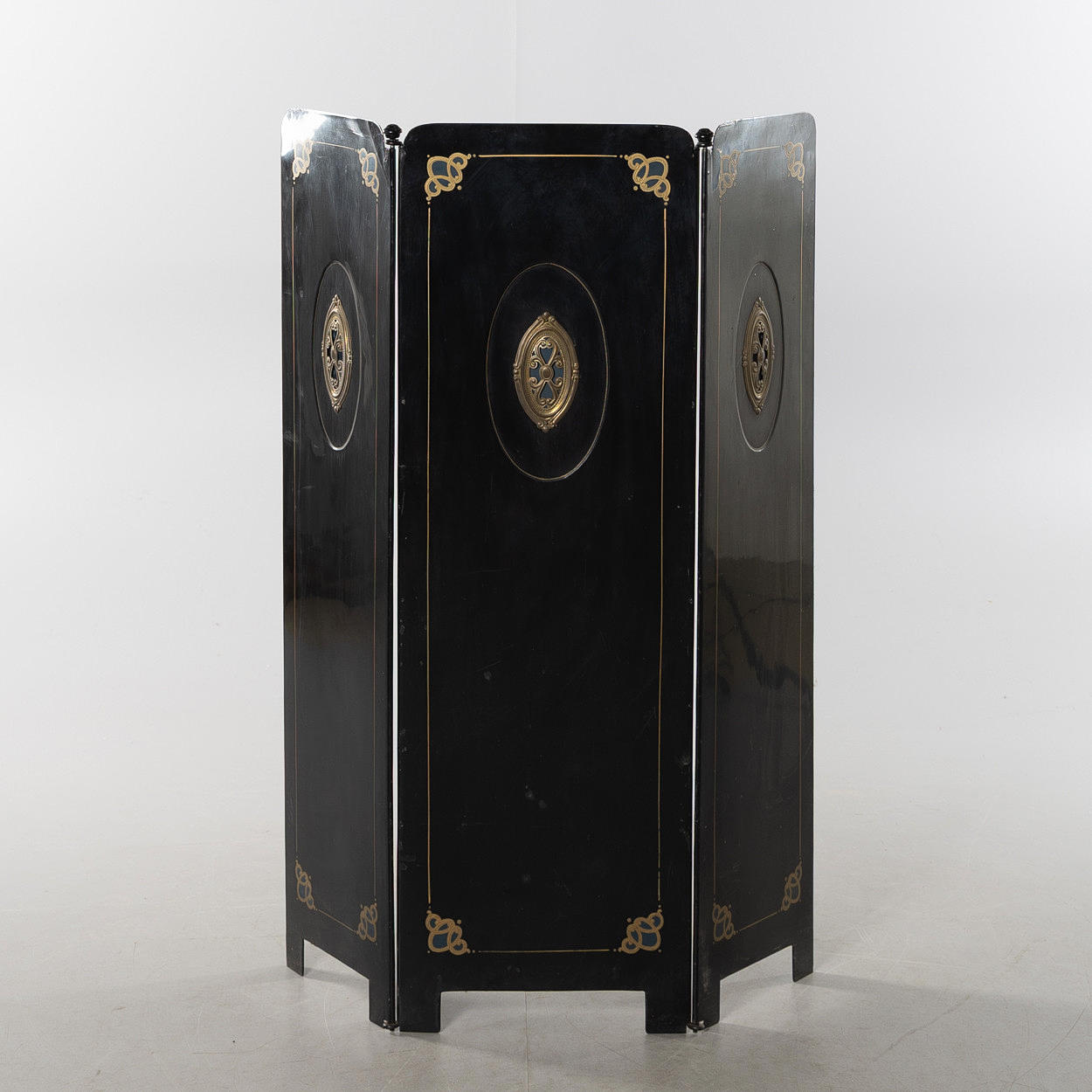 FALTSCHIRM, schwarz lackiert, Blech, um 1900.