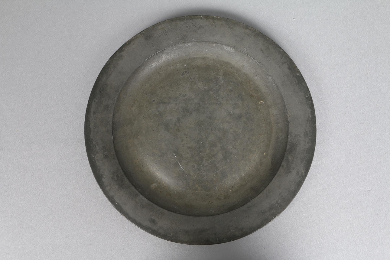 STOR TENNLADDARE, 1700-TALETS ENGELSKA.