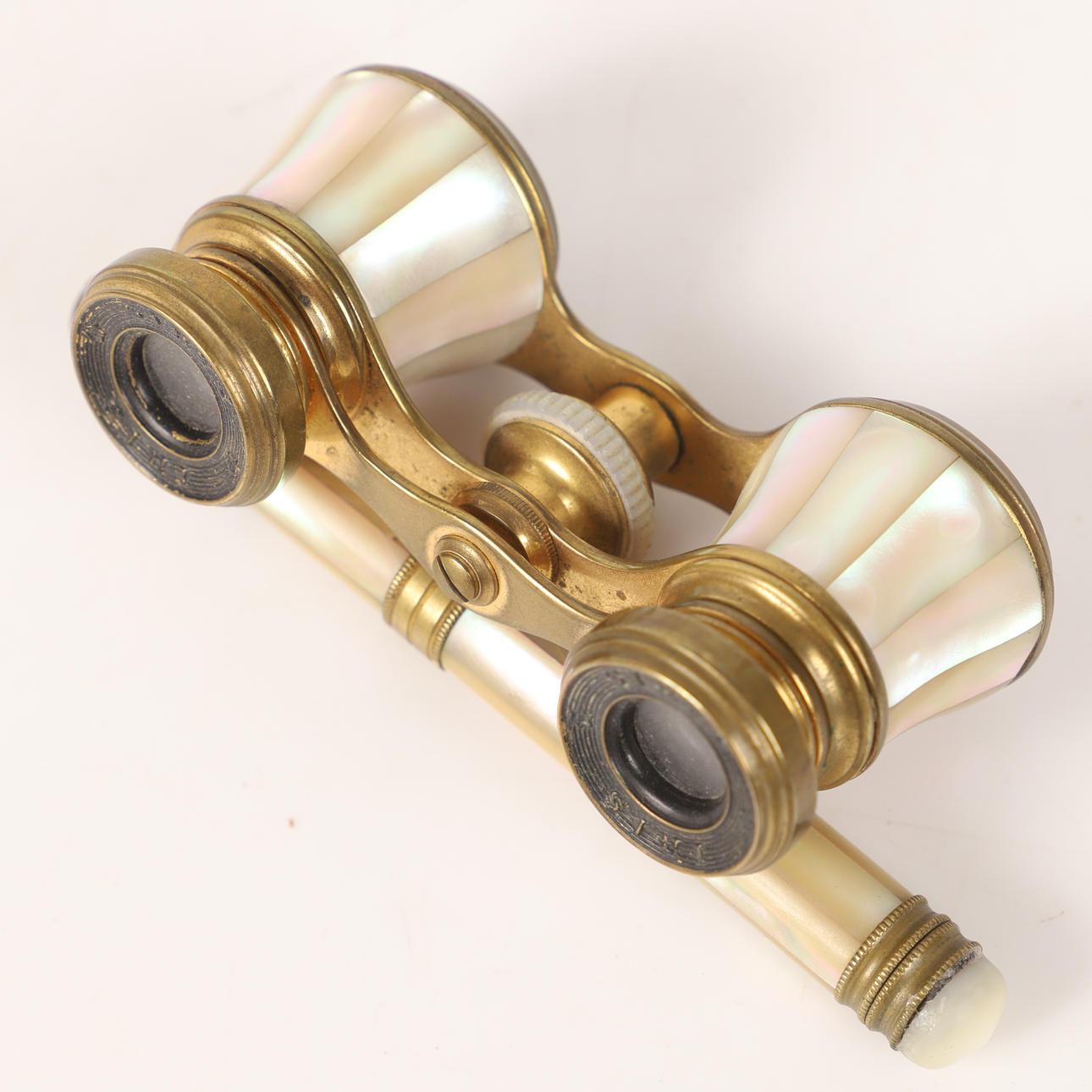 THEATERFERNGLAS, Messing und Perlmutt, Iris, Paris.