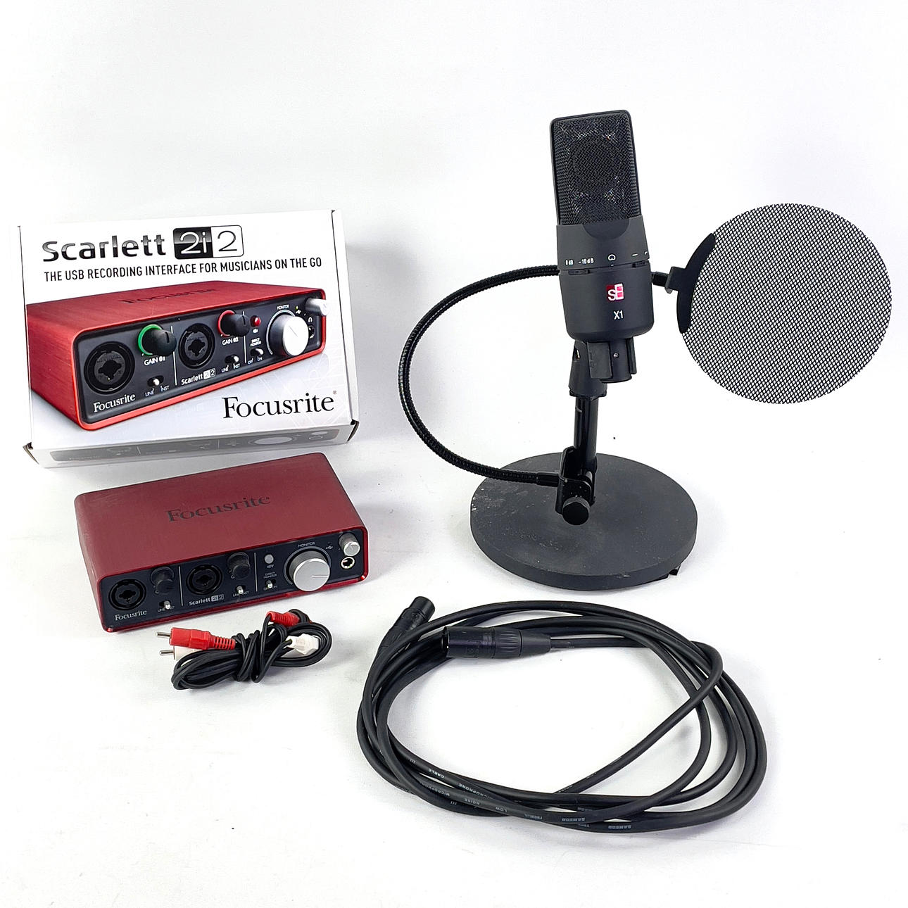 MICROPHONE & SOUND CARD. Se Electronics X1, Focusrite Scarlett 2i2.