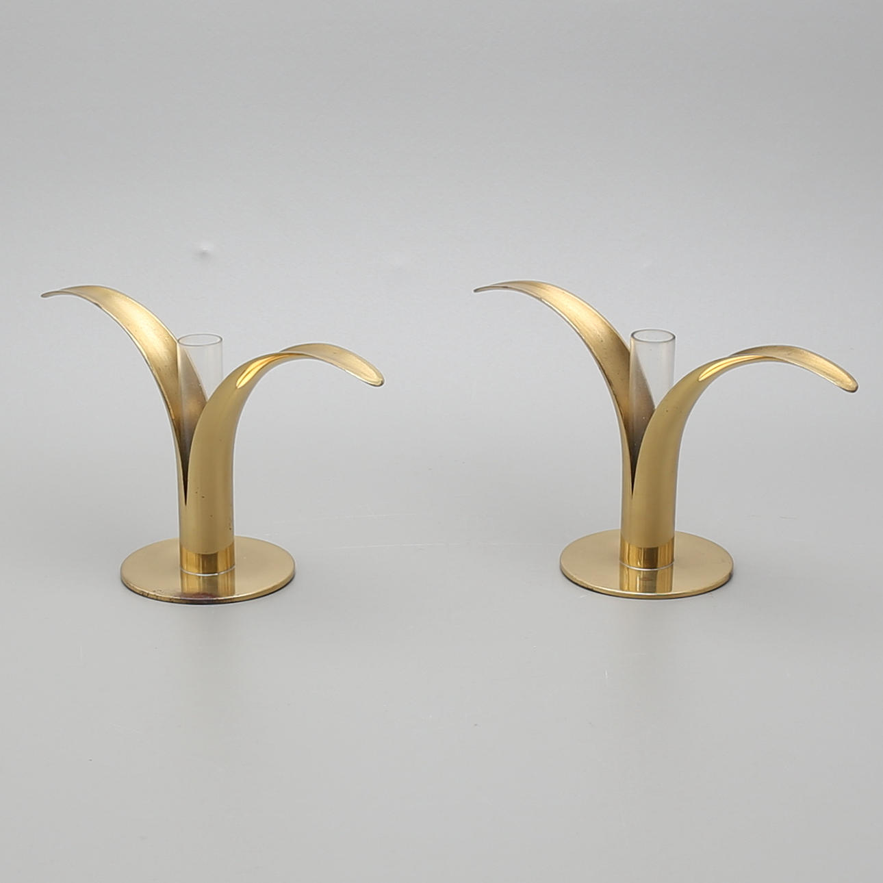 LJUSSTAKAR, 1 par " Liljan " Ivar Ålenius Björk, Ystad metall, 1900-tal.