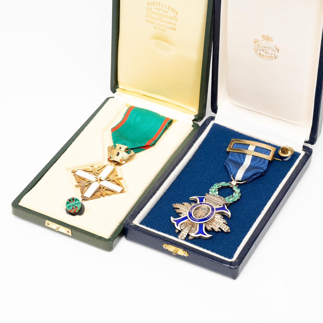 A set of two Spanish and Italian order signs, silver, with cases and order button.