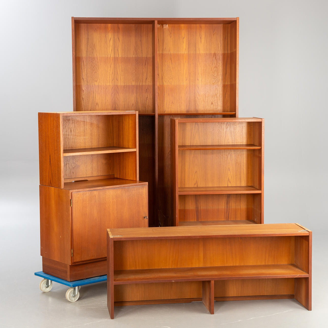 Poul Hundevad, Fünfteiliges Regalsystem in Teak (5).