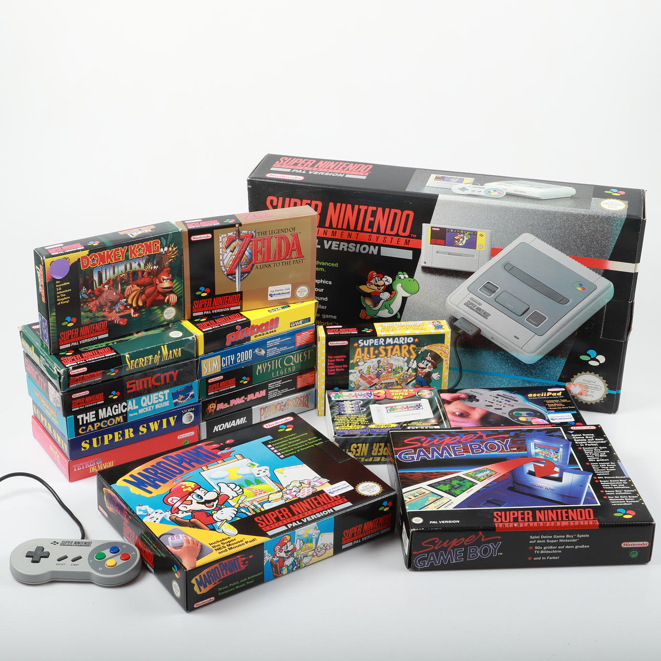 SUPER NINTENDO CARDBOARD BOXES WITH CONTROLLER, 19 pieces, Nintendo, Japan.