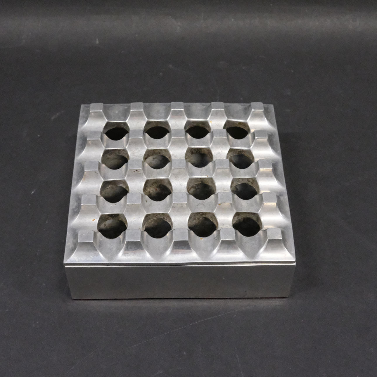 BECK & JUNG. ASHTRAY.