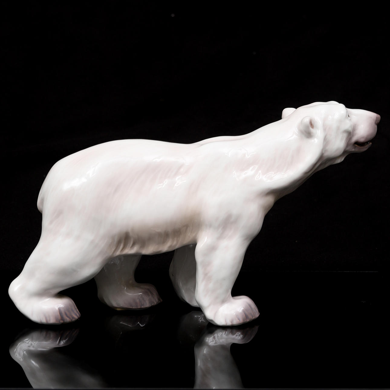 Eine FIGUR in Form eines Eisbären, Dahl Jensen.