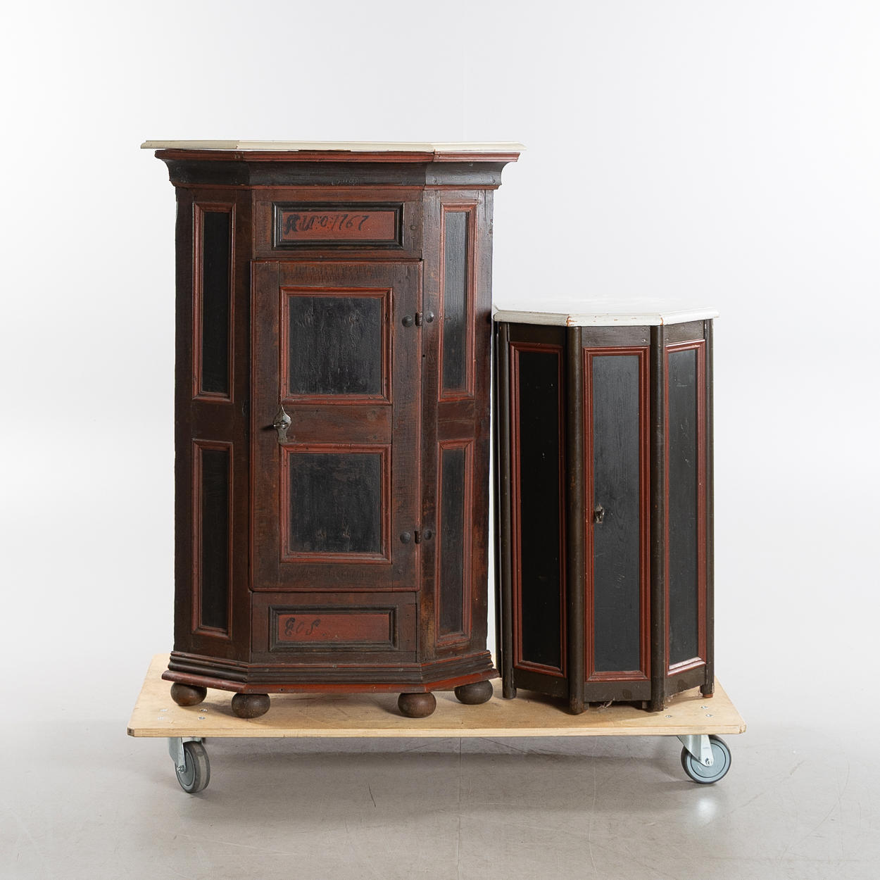 CORNER CABINETS and COLUMNS, 18th century and 1900.