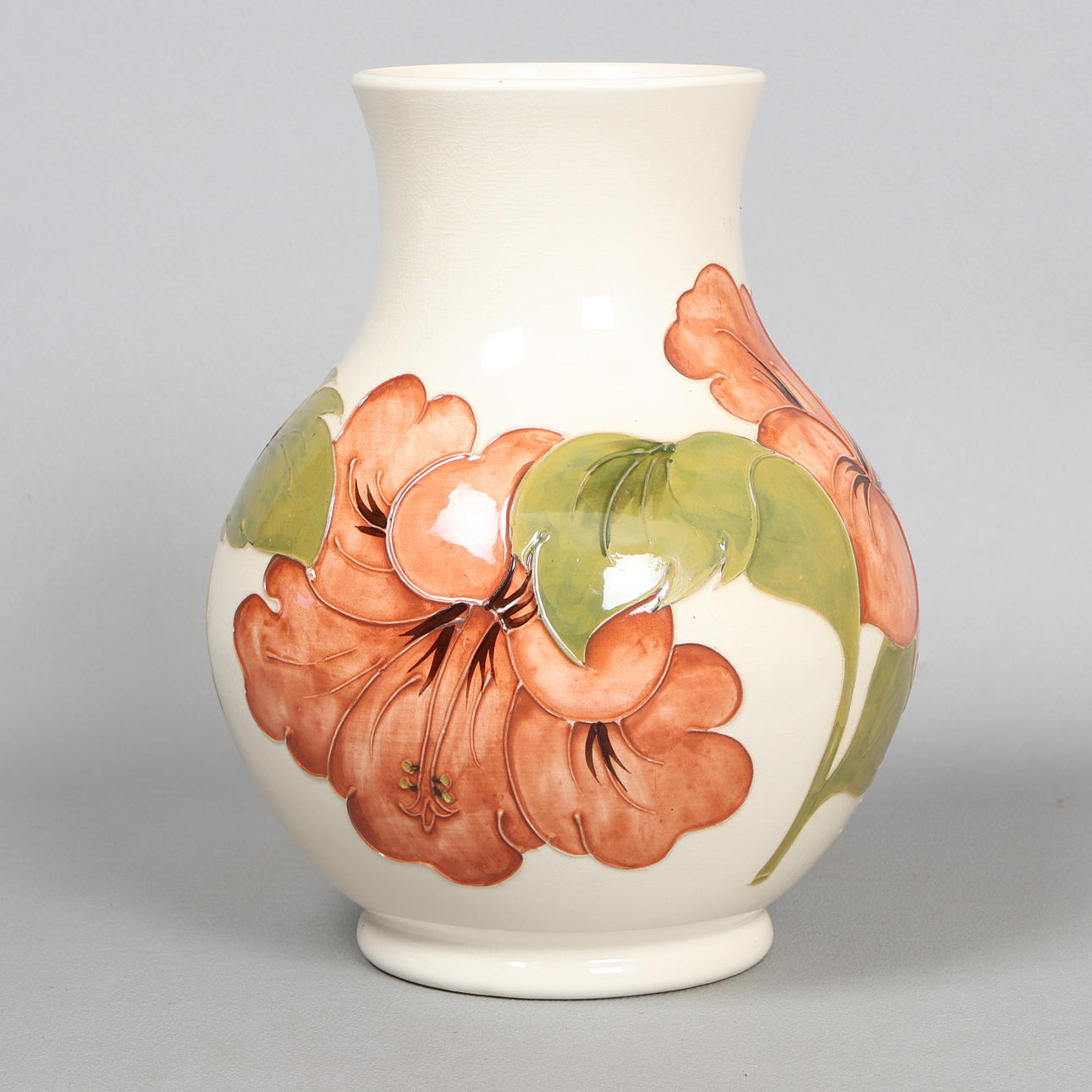 A MOORCROFT HIBISCUS PATTERN VASE.